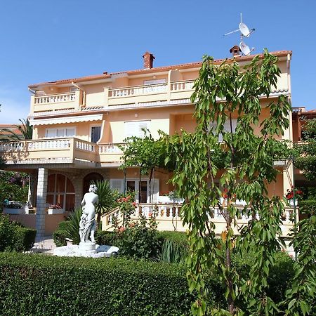 Guest House Sandra Rab Town Eksteriør billede