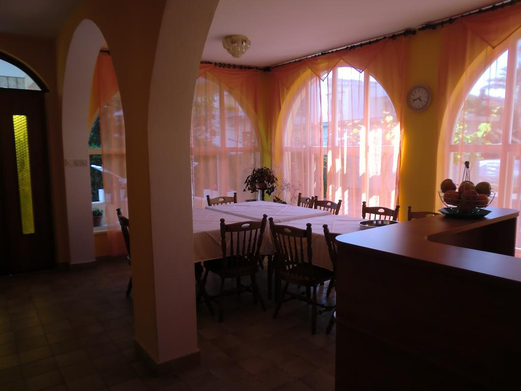 Guest House Sandra Rab Town Eksteriør billede